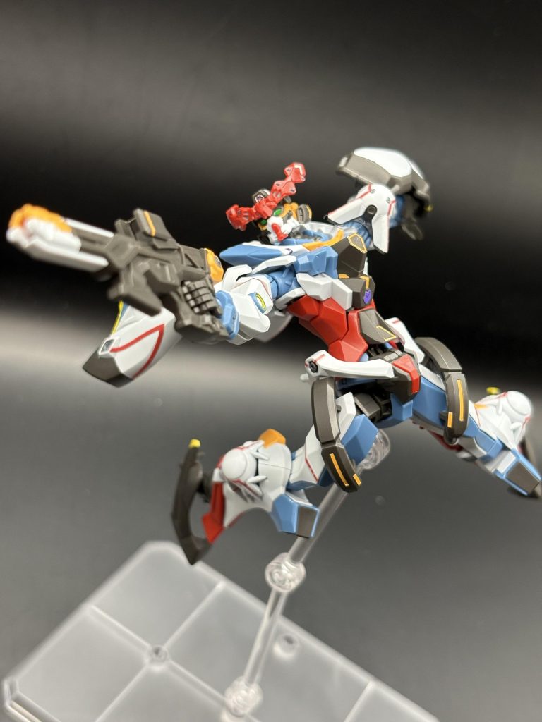 が、「あとはがんばってね。」と言わんばかりの色分けの届かなさ！←もちろん成形色とシールでがんばってくれていますがそのため今回はサクッと部分塗装で仕上げればいいや…と思ったのが道を踏み外した瞬間。