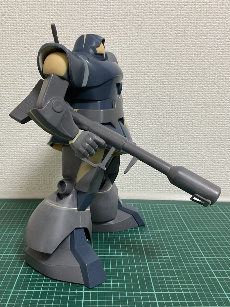 バズーカを抱えられるように持ち手の角度を変更