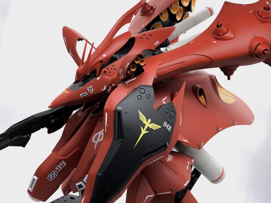 流れるようなフォルムに見惚れてしまいます。