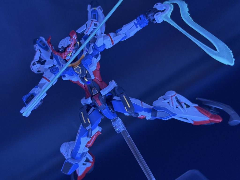 部分塗装では細かすぎたり成形色とのズレが大きいなど、なかなか忍耐のいる作業。ですが個人的にはがんばった甲斐あり、かと。何回かは心が折れる音が聞こえて来そうになりましたが、最新キットの実力を借りて多少原作に近いジークアクスの雰囲気が醸し出せた気がします！