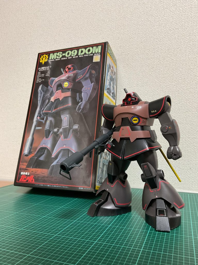 ボックスアートと一緒に。下脚のラインを変更してしまったので、ラインデカールが合わなくなり、ごまかしました^^;