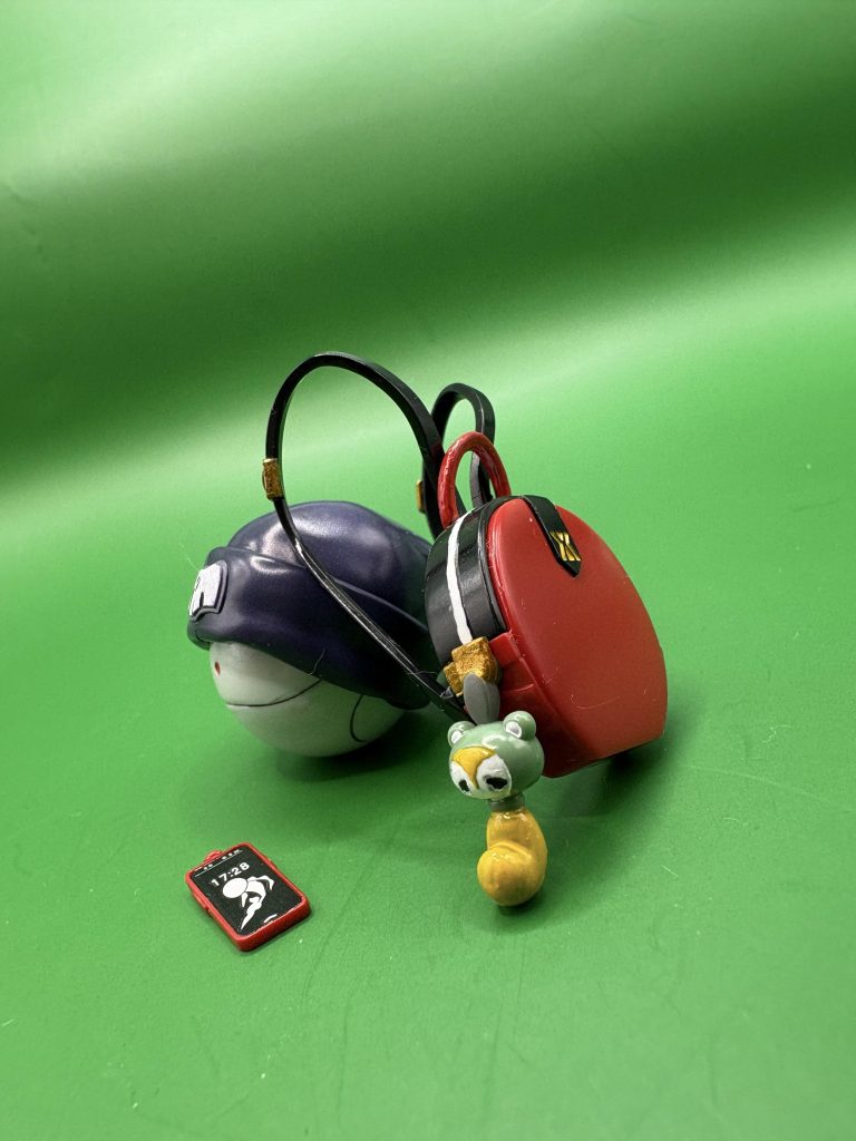 学用品たち。特にカバンの塗り分けがおそろしや。ただ、がんばって塗り分けた分だけガラッと雰囲気が変わるのでホントおすすめです！←できれば誰かを道連れに…