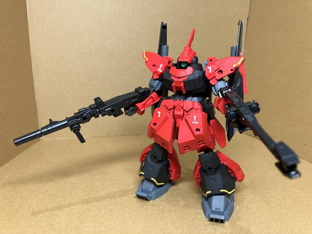 背中のライフルを構えて