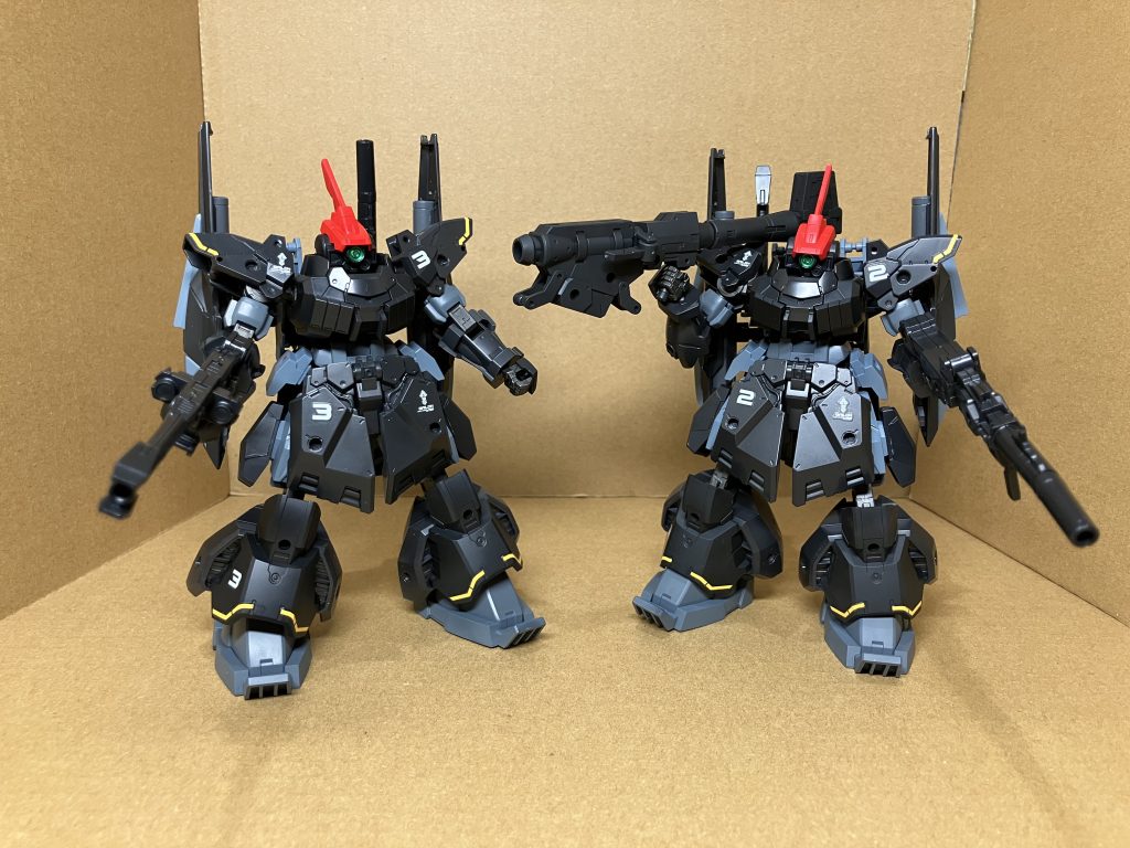 黒も赤も同じパーツ構成です。デカールは付属のものを使いました。