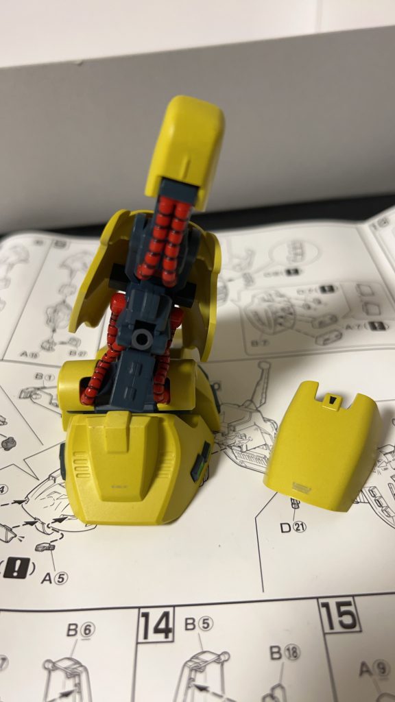 赤いパイプはシンプルな取付けですが組み込まれている感じが出せています。