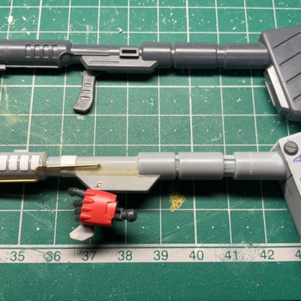 今回制作したザクⅠ用に作ったオリジナル武器の補足になります。主にミキシング制作したアサルトタイプのザクマシンガンとフルスクラッチのジャイアントバズの二点の画像です。初めはノーマルのジャイアントバズを装備させる予定でしたが、ここまで来たらフルスクラッチしちゃおうかなって無駄に張り切った結果です笑また、こことは別でオリジナル武器投稿でも個別で投稿しようと思いますので、その際は見ていただければ幸いです。（3枚目）