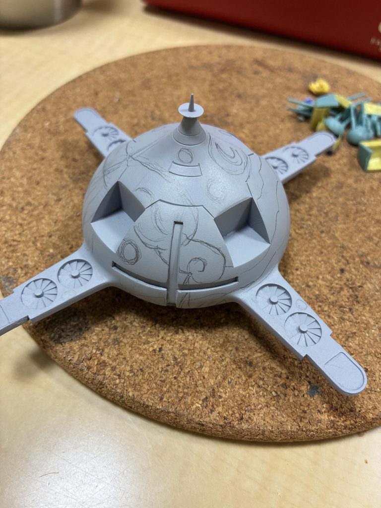 サフを吹いた後 鉛筆でアタリを付けて…