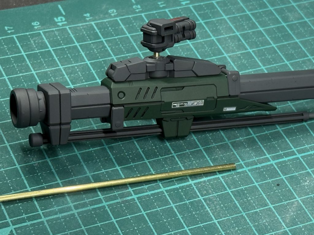 代替の接続手段として真鍮線を使用。BJだけ火器側に埋め込んで、両側に2mmでドリル穴あけして、真鍮線で接続。適度な締め付けで、重さでへたることもなく上手くいった気がします。