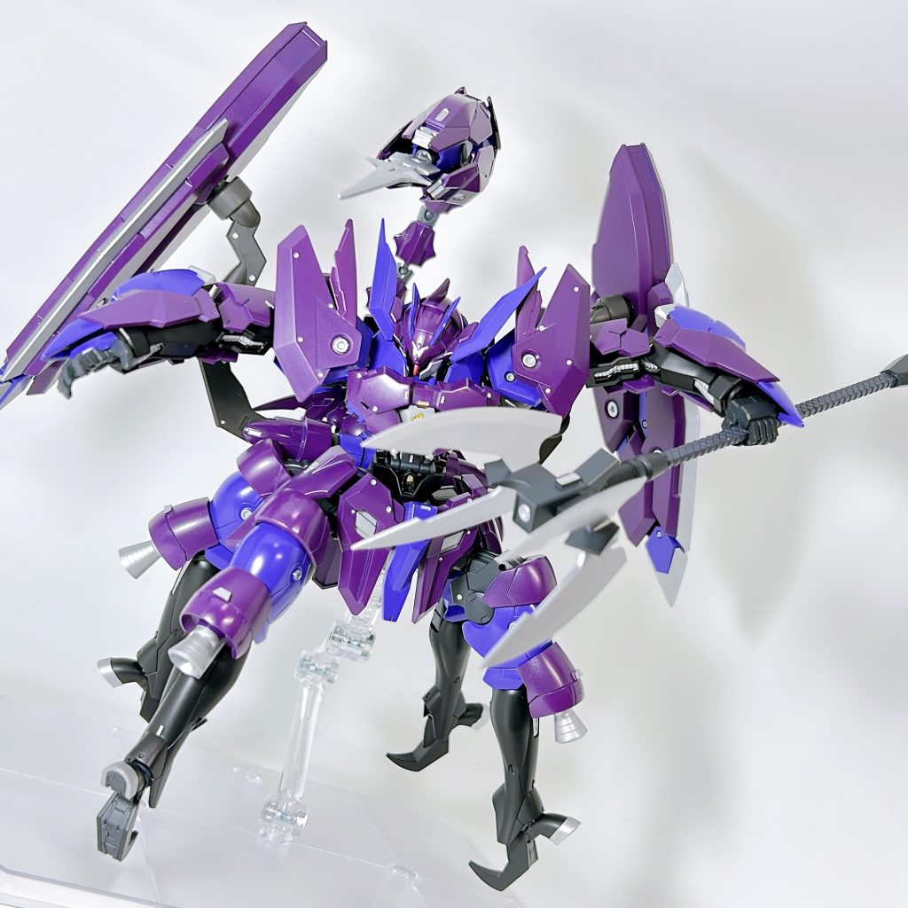 ガンダムザガンは「拳」のみの超近接機体設定ですが、エルドラドブルートからテトラデントを拝借。持ち手部分が少し短かったのでコトブキヤのパーツと組み合わせています。