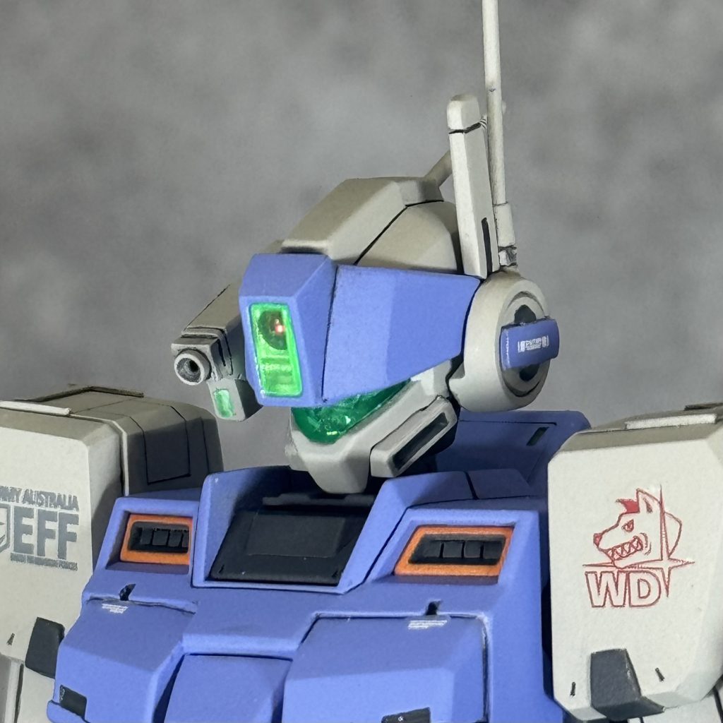 今回頭部に拘りましたアンテナ増し増し、耳形状変更、バイザーのディテール埋め、首基部の作り直し、バルカンポッドスクラッチ、センサー部クリアパーツ化(隠れてますが額のセンサー部もクリアパーツ化)等