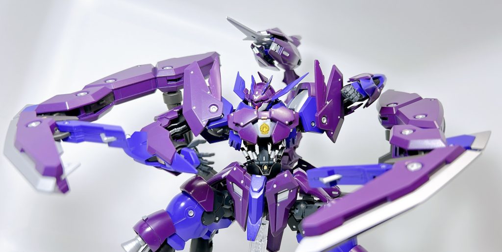 今回のベストショットいや～本当は年末の紅白ガンプラ合戦で投稿したかったのですが、ラベンダーが塗装カブリしてしまって、その修復などしていたら間に合いませんでした・・・（リカバーにトップコートしたので、今回はデカールも無しです(´;ω;｀)）ただ、満足のいく仕上がりになりましたし、なにより、久しぶりのガンプラミキシングを存分に楽しめました！！今後もガンプラ続けてまいりますので、超牛歩ですが、 本年もよろしくお願いしまーす！！