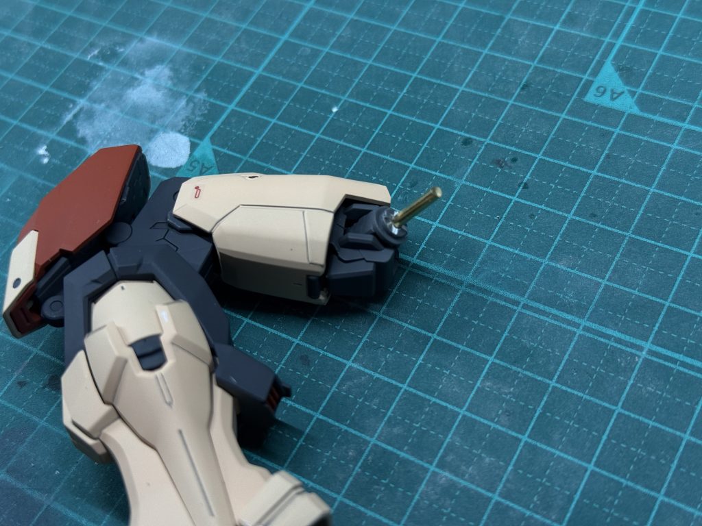 アームと同じく2mmの真鍮線で対応。