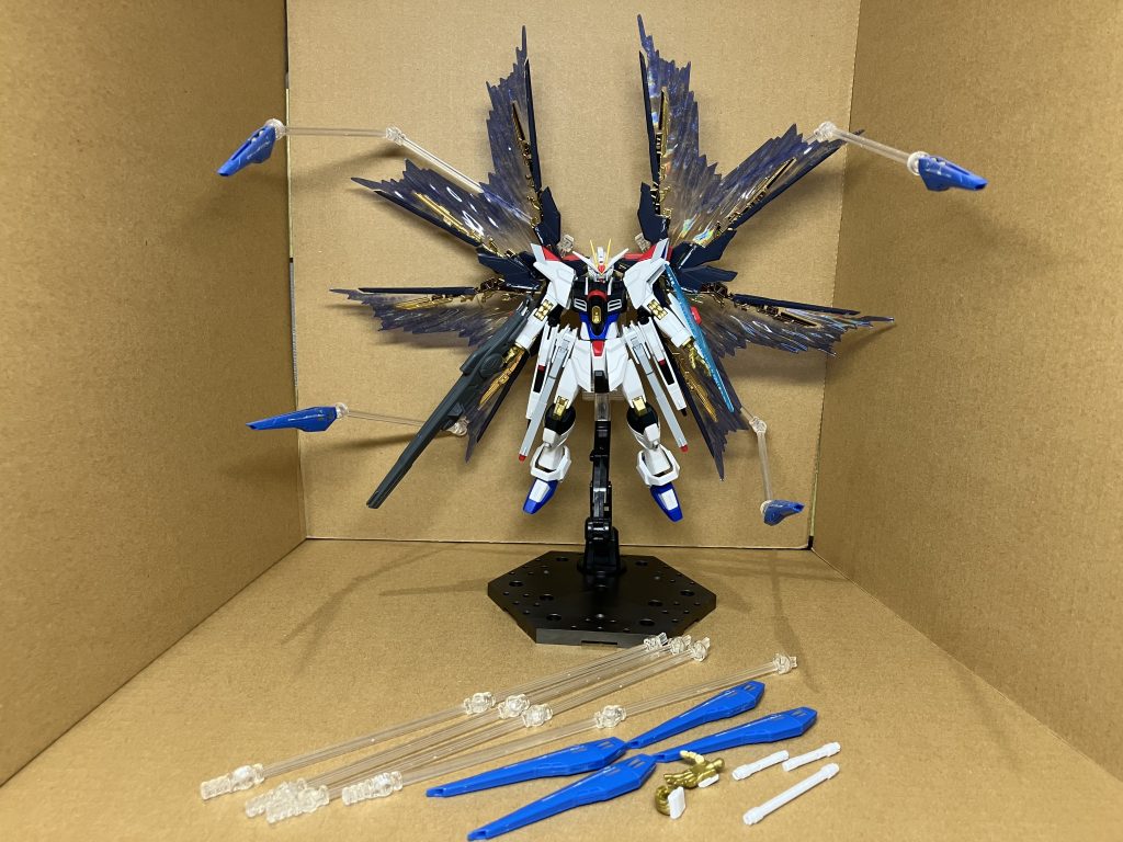 ドラグーンは全部飾るの大変なので、4機のみにしました。場所けっこうとります。