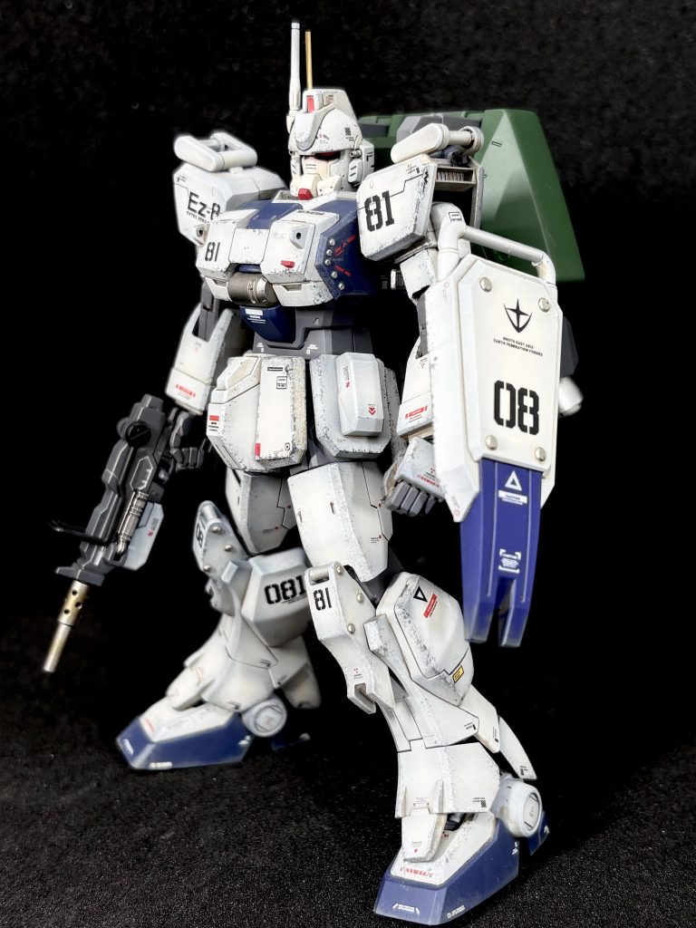 パラシュートパック装備にて塗装圧は通常は0.08Mpaくらい。グラデーション塗装時は0.04Mpaくらいでかなりシャバシャバ塗料を7-8cmくらいの距離で吐出量を激絞りで時間をかけて塗装しました。ハンドピースの口径は0.3mmです。