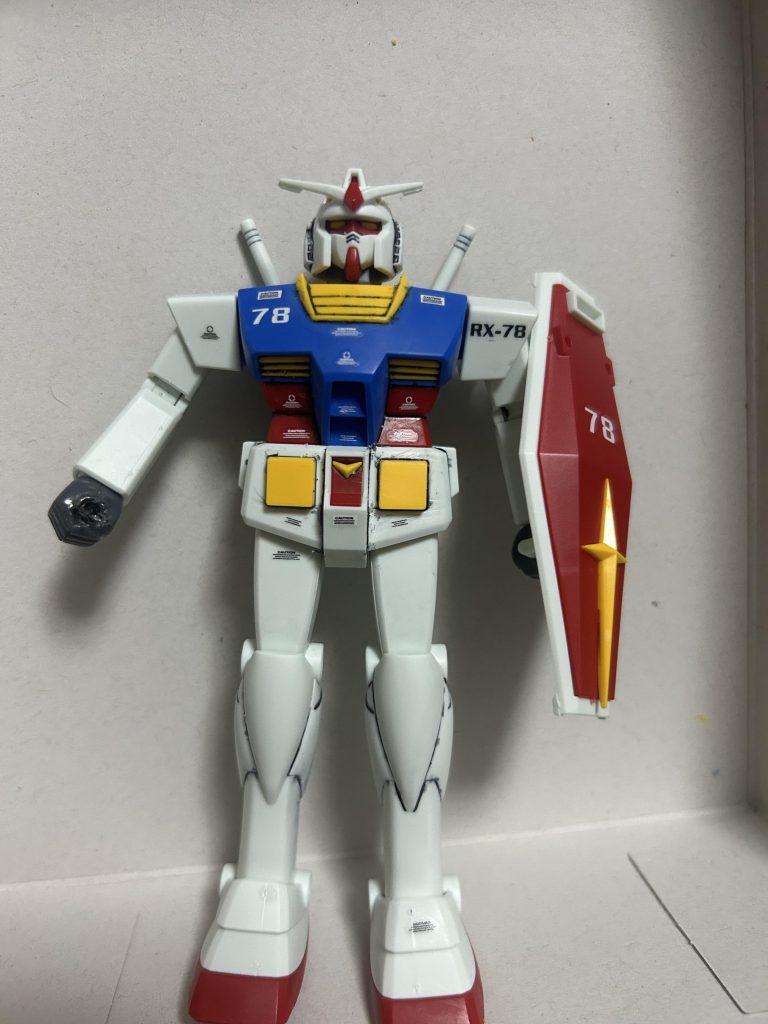 旧キットをリスペクトしているため、昔の感じが出ているためデカールを使用した。片方しか貼ってない場所は後々汚しますのでそのままでちなみに使ったのは0083のデカールです笑しょうがない！手元にそれしか無かったからね！