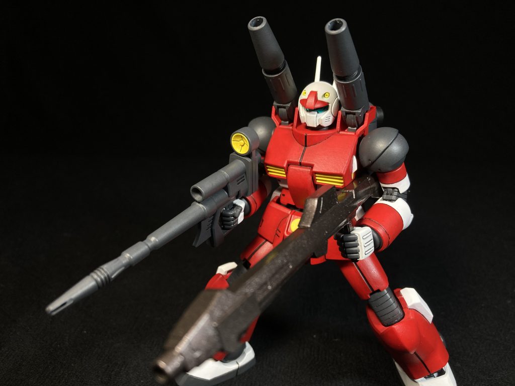 バズーカを小脇に抱えた状態。