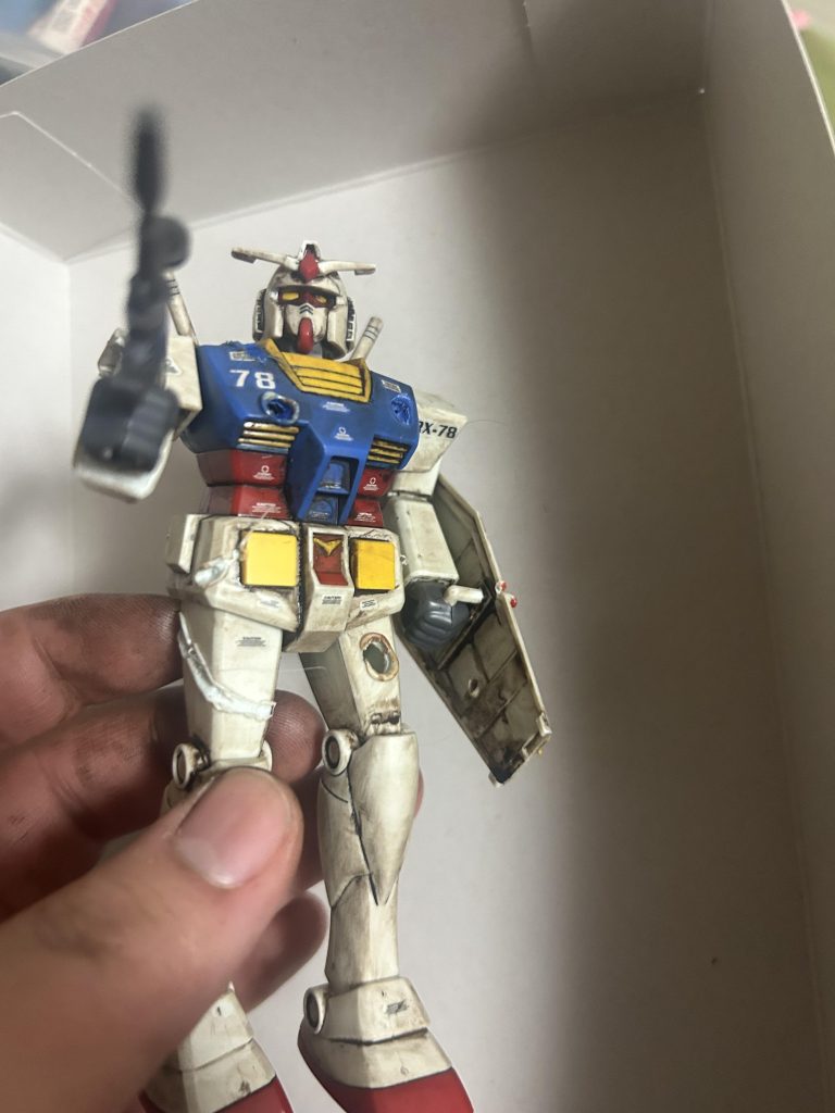 ある程度決まったところで汚し塗装&はんだこてで銃跡とサーベル跡をなるべく表現。今回もダークブラウンとスポンジチッピング、ドライブラシで工夫。汎用性高すぎだろ！！