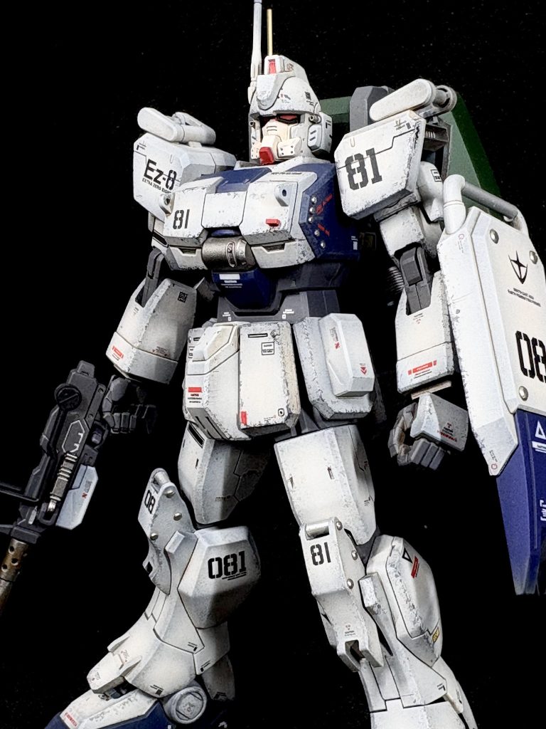 塗装レシピ全体をサーフェイサーエヴォブラックで塗装本体白:ファンデーションホワイト+キアライエロー極少量 グラデーション塗装胸部:ティターンズブルーシールド部青:ティターンズブルー+パープルアゴ、ツインアイ:ブライトレッドフレーム:メカサフヘヴィバーニア:ダークステンレスシルバー武装:ライトガンメタルクリア:ガイアノーツEXクリア艶消クリア:クレオススーパースムースクリア艶消し