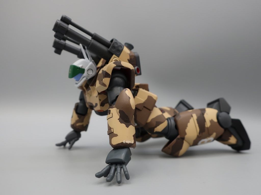 U達を直視すると怪しまれます　ニュータイプならば『後ろにも目をつけるんだ』のように後ろにいる人も横にいる人も見る事ができますが　私にはそんな事はできませんなので　カメレオンのように両目を左右逆に外側に最大限まで動かし奴らを薄目で見ながら会話を聞きました　