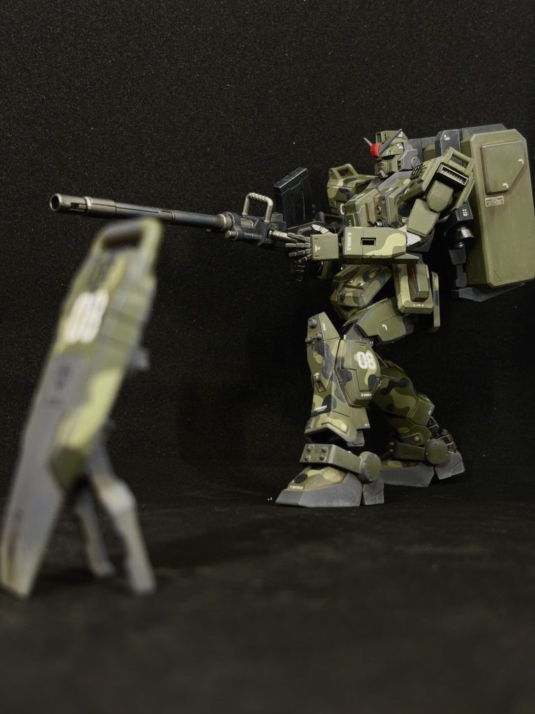 輝き撃ちってやつです。原作見てないのですが、なんとなく有名なのは知っていますのでポージング頑張りました。このデカい武器のホールドが難しいです。