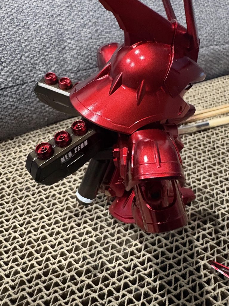 使用した塗料紹介今回はエコプラと言う事で下地が黒だったので1層目フィニッシャーズ　CLKシルバー2層目フィニッシャーズ　クリアレッド腰回りCLKシルバーからのクレオスクリアゴールドバックパックCLKシルバーからのフィニッシャーズのクリアブラックにて筆塗りは全てシタデルカラーです