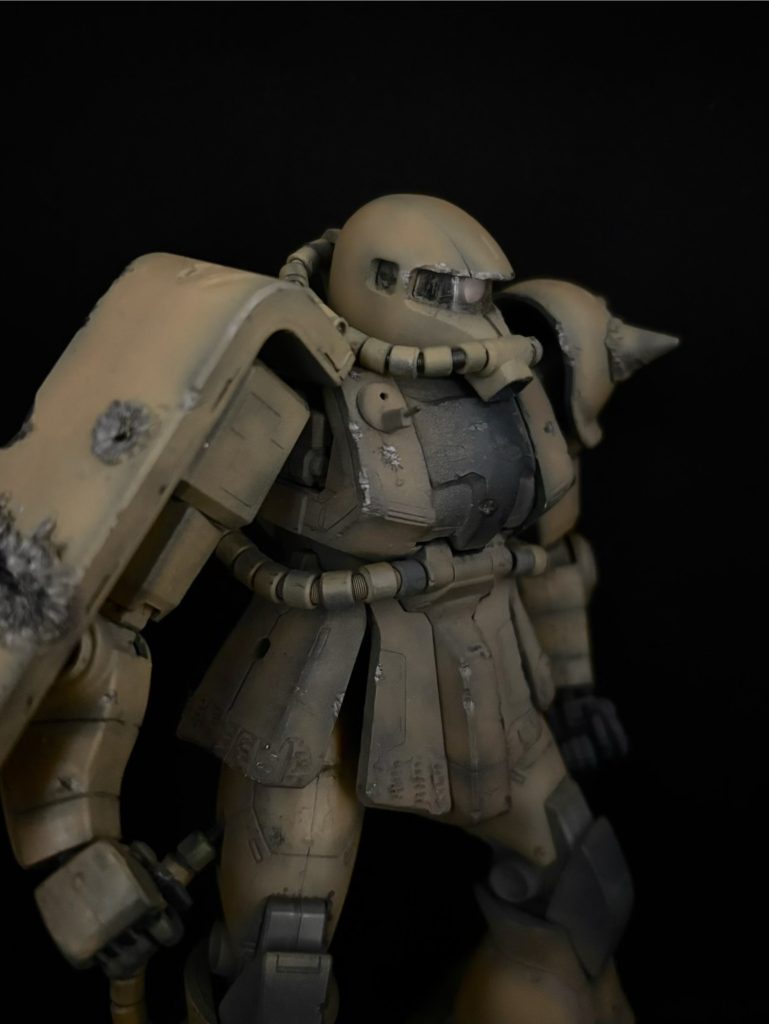 分かりづらいですが胸元にはかなり口径の小さい機銃が付いています。対空機銃か建物上や胸元の高さ用の対歩兵用に取り付けた設定です。