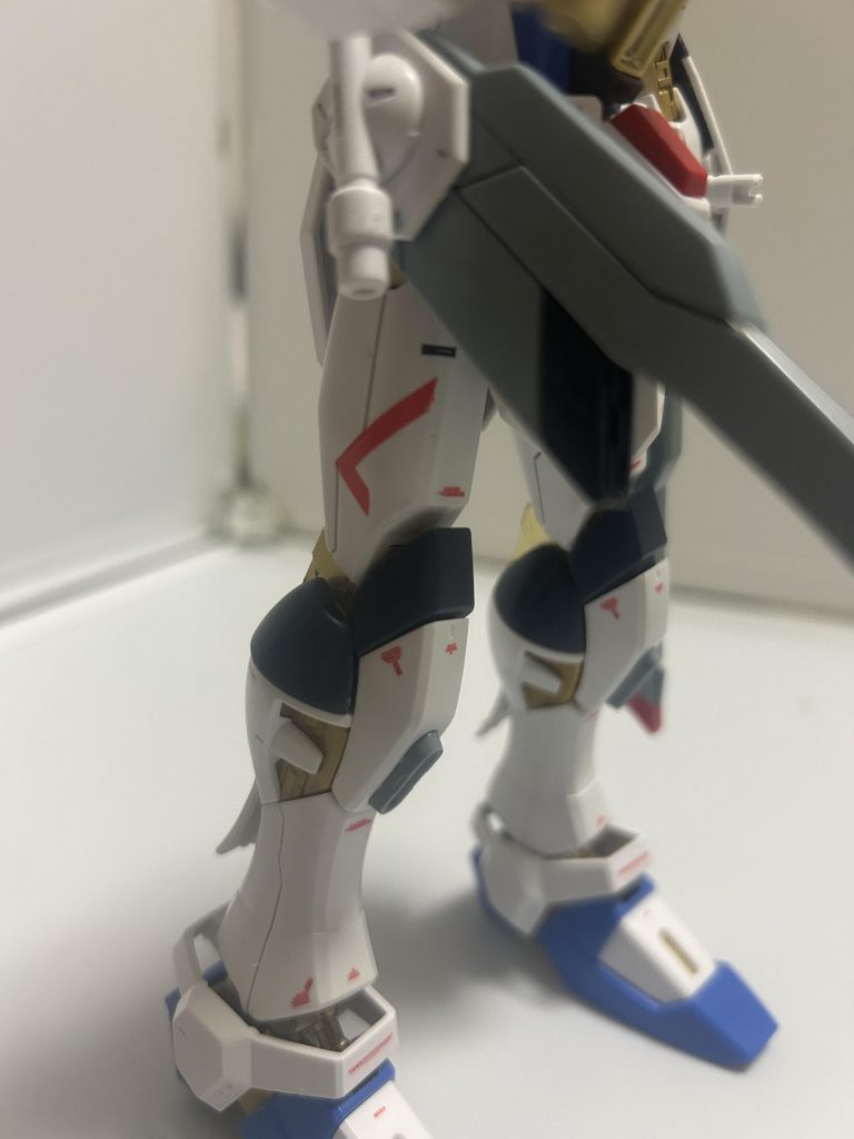 ここは余ったデカールで組み合わせて作りました。長さは調整して…