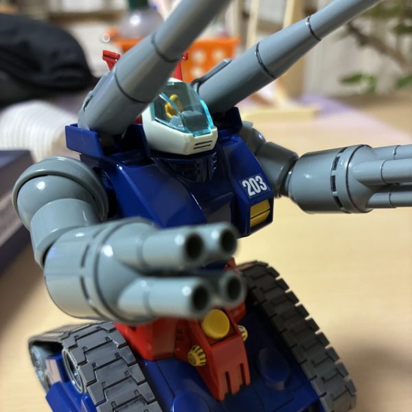 間違えて光沢クリア吹いたガンタンク