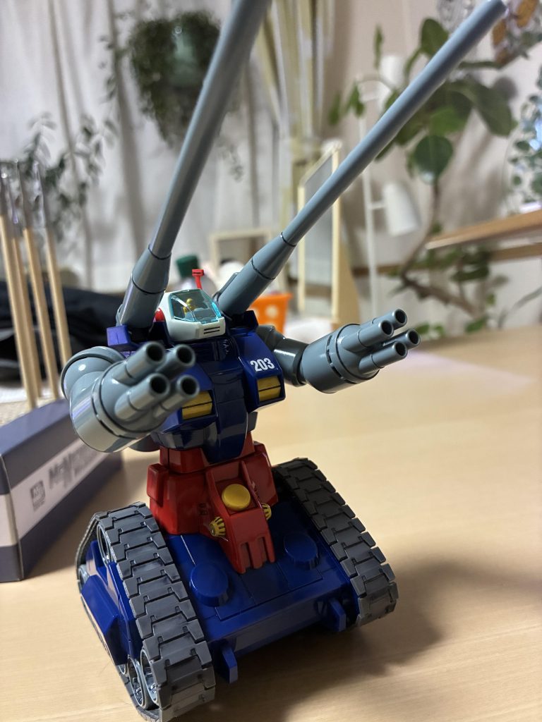 間違えて光沢クリア吹いたガンタンク–2枚目/制作者：@onamomikun