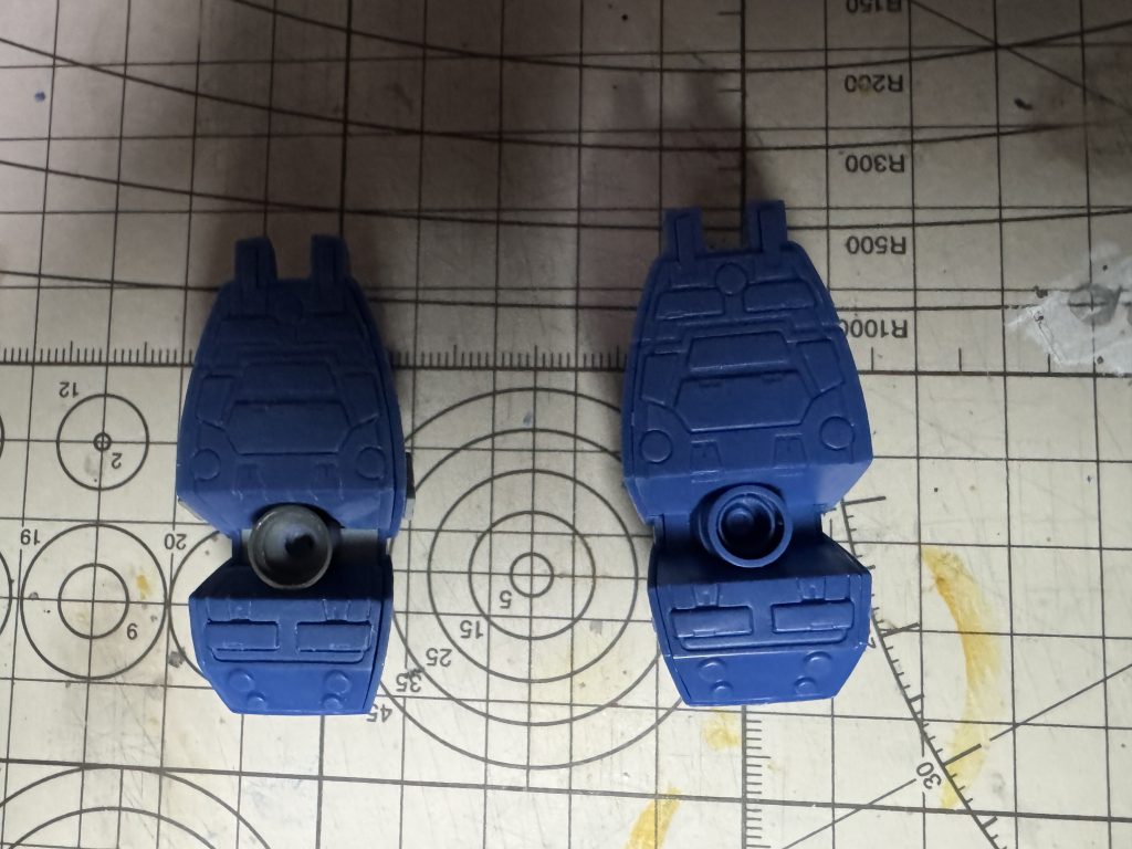 足裏は塗装後にメタルバーニアを足しています。