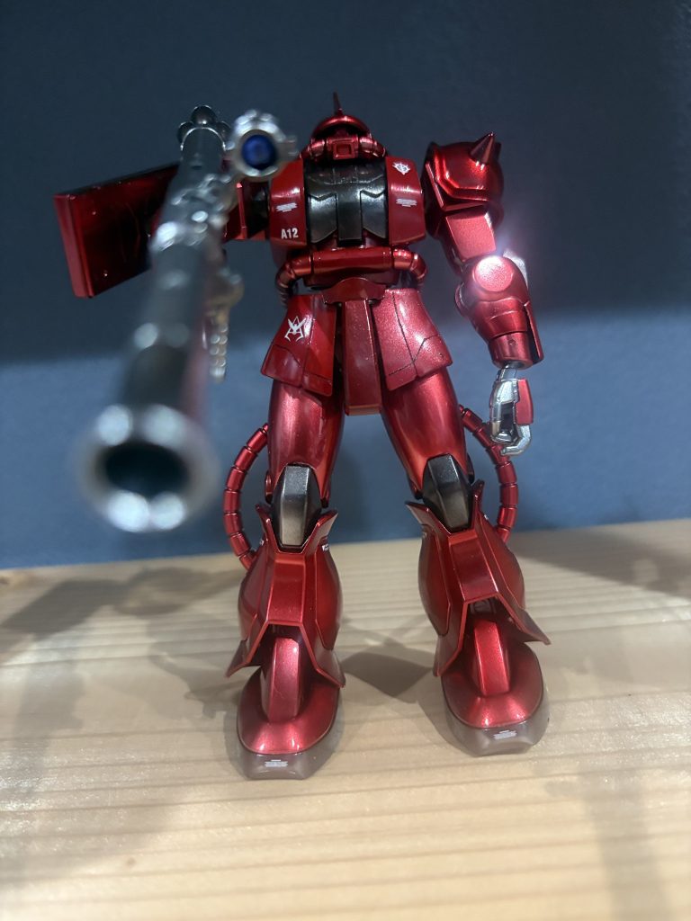 テカテカがわかりやすい写真って中々撮るのが難しい😓今回もメイン塗料はフィニッシャーズメインにて塗装しております。胴体腰…メタルレッドの上にクリアレッド腕…CLKシルバー→クリアレッド足胴体…CLKシルバー→クリアブラック下地はガイアノーツ…EXブラック光沢&nbsp;