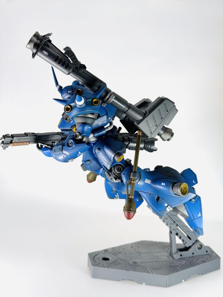 シュツルムファウストはメタルビルドのように深緑に塗装。追加したディテールは色味の違う青を使用しているのですがもうちょっとハッキリわかるくらい色を変えた方が良かったかもしれません。