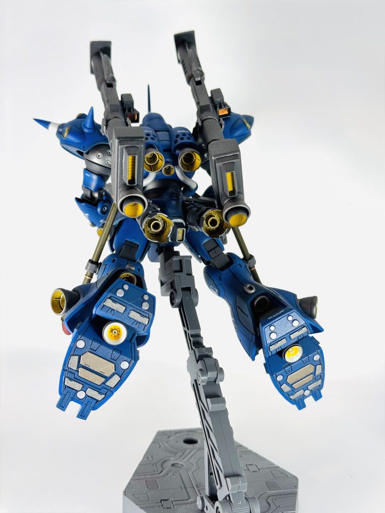 バズーカ背面にスラスター追加。足裏のスラスターは切り飛ばして別パーツをはめ、中にメタルパーツのスラスターを入れています。