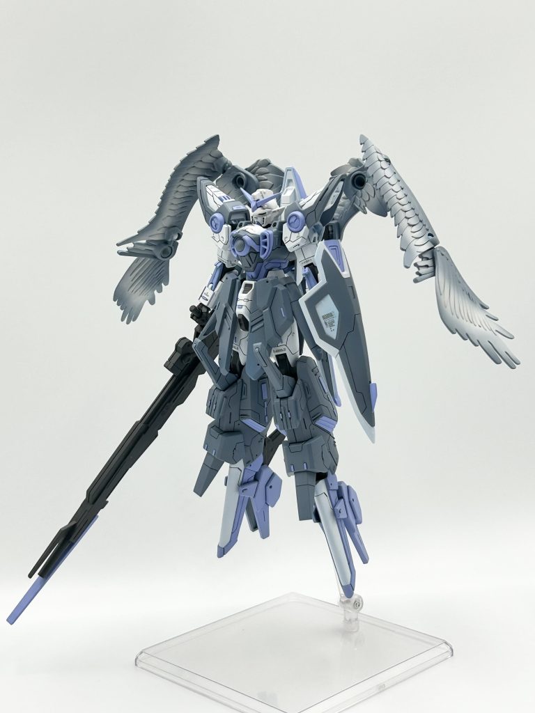 盾持ちバージョン:膝下とライフルは、ダブルゼッツーをそのまま換装。ロングライフルを装備させたかったので、機体を縦長に。