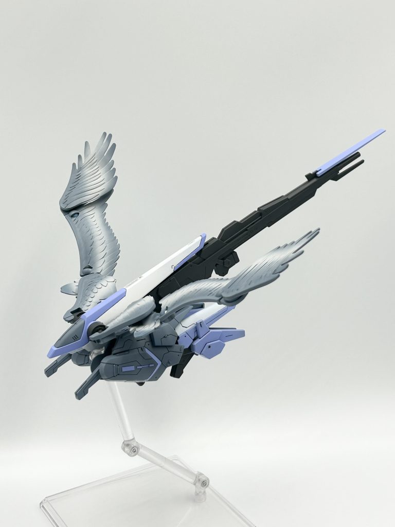 飛行型バックパック:単独飛行で、ロングライフルと脚部を運ぶ。後にドッキング！