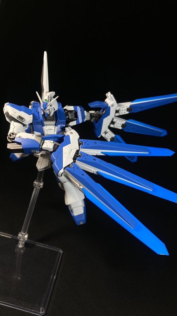 ファンネルにグリップを付けてかなり力技で持たせてます。