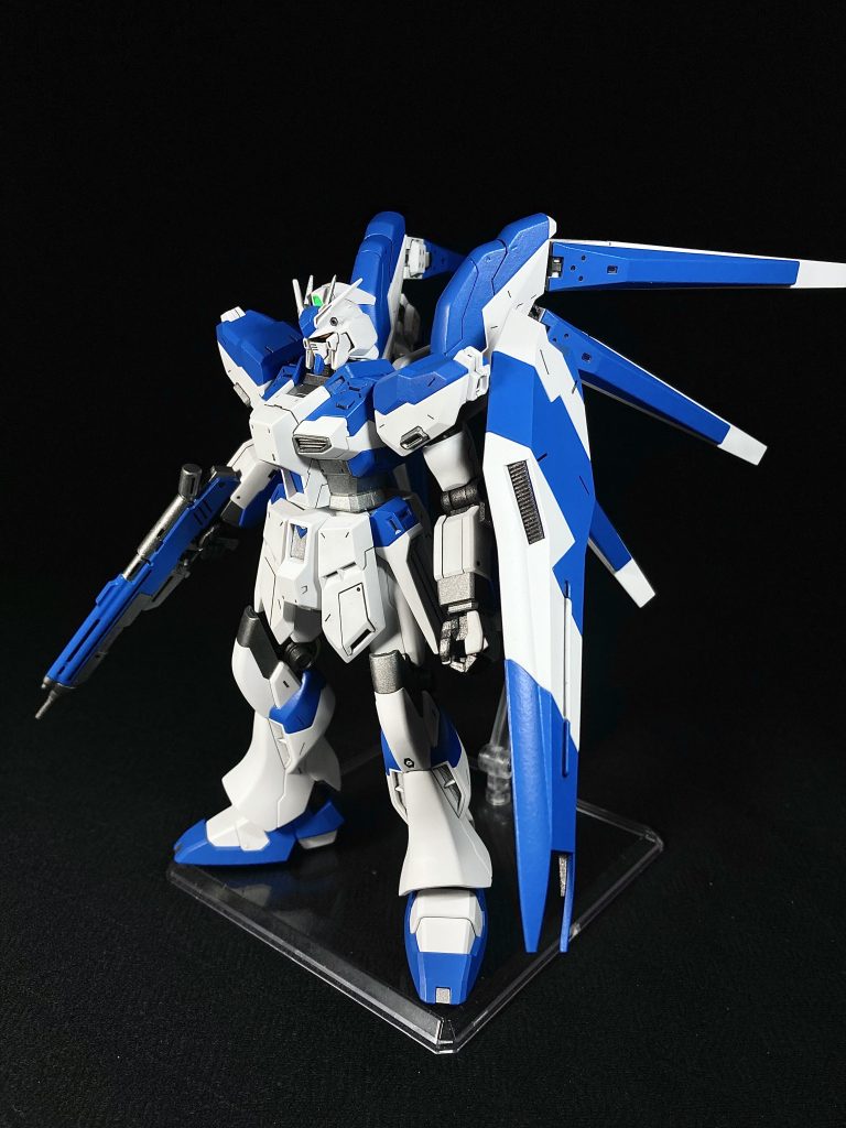 元のカッコいいHi-νガンダムに戻せる様に改造してるので安心してください。プロペラントタンクは無しで仕上げてます。