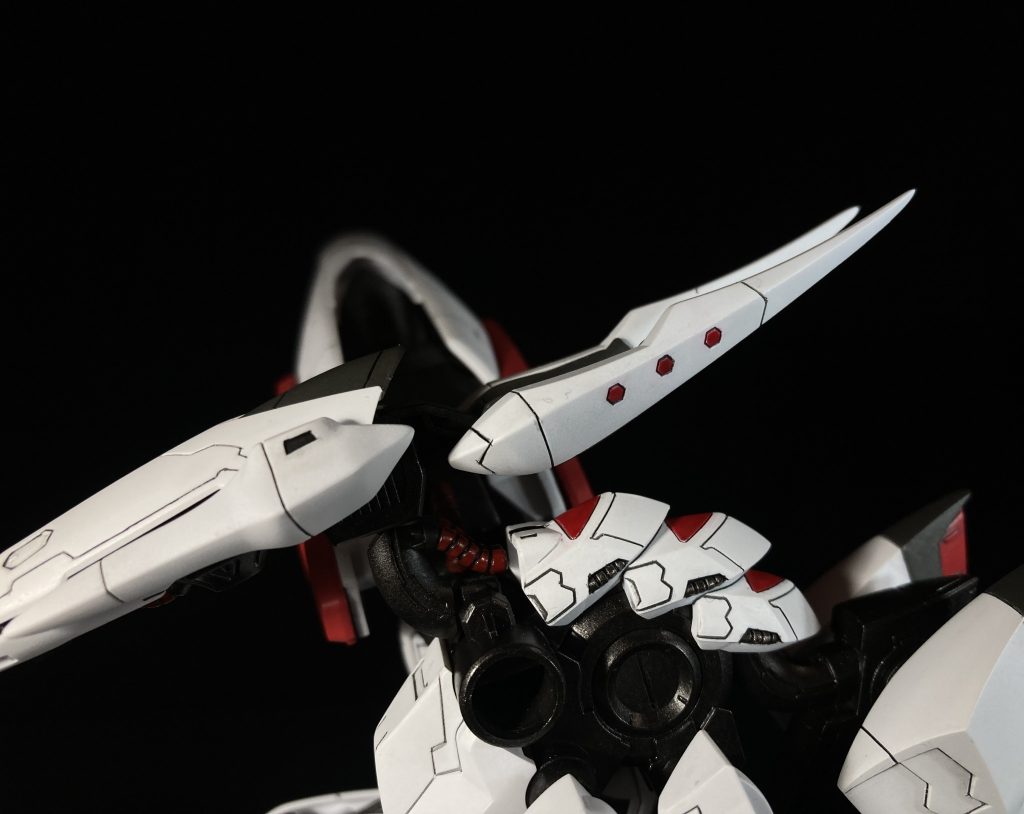 頭の後ろの部分をある目的の為に上下を逆にしてます。