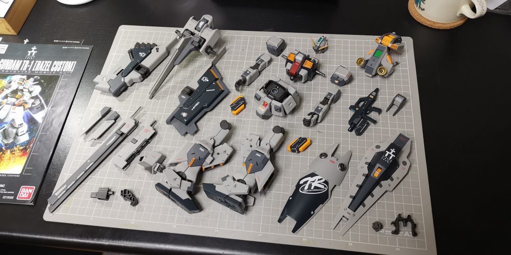 塗装終わって組み上げる直前のこの瞬間が至福のひととき🌹辛く長かった製作の日々が報われる瞬間✨✨フルドドも同時進行で製作したので、あとでまた投稿させていただきます(｀･ω･´)ゞ