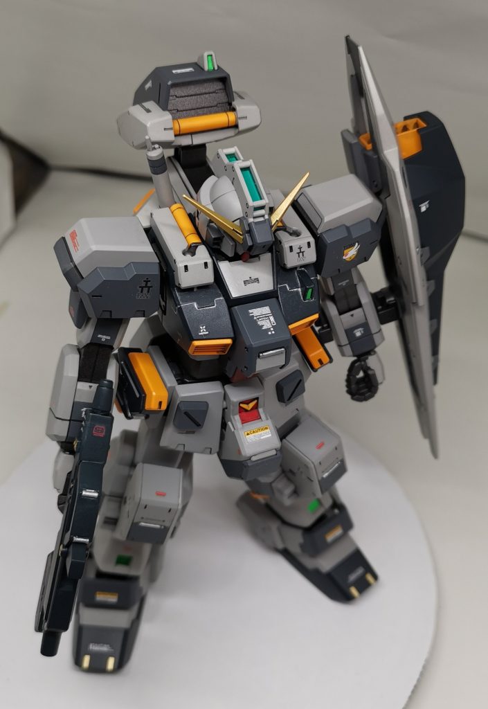 ボディはライトグレー、アクセントで濃いめのグレーを入れてみた。手前味噌だがいいカラーリングに仕上がったと思う(๑•̀ㅂ•́)و✧