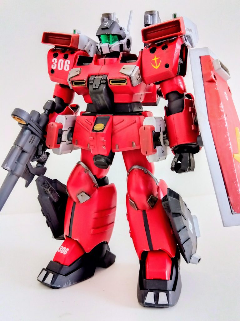 年末年始を利用してHGUCのガンキャノン量産型を改造しました。ビームライフルはHGUCガンキャノン( 旧)、ミサイルポッドやシールドはHGUCGMⅢのを、脚部のスラスターは境界戦機のオプションパーツを使用しています。
