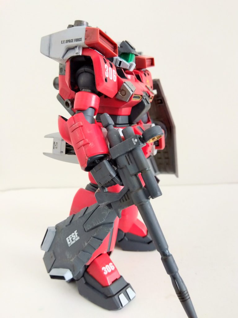 側面図。手首はBOOTHで販売しているaluminum―2ndさんのハンドパーツ/HM0080角Lを初めて使用しました。レジン製なので丁寧に取り扱う必要がありますが、造形が良くオススメです。