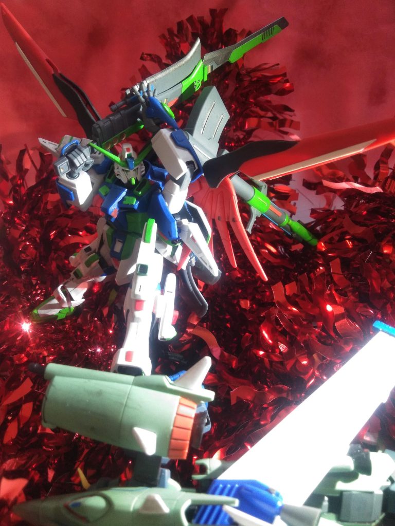 『爆炎』から飛び出し｢カオス ガンダム 3rd Lot｣に斬り掛かる！！！爆炎は100 均のパーティーグッズ🎉の✨キラキラ✨です😚