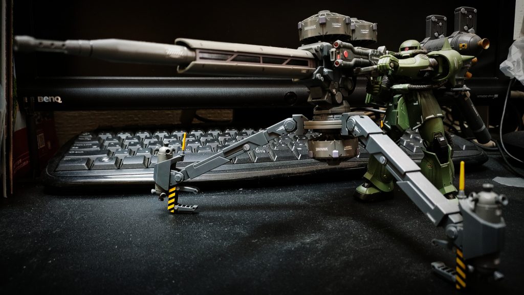 リビングデッド師団サンダーボルト宙域のスナイパー。ビリビリシビレますよね。是非ともサンダーボルト版アッガイもキット化して欲しいですね。