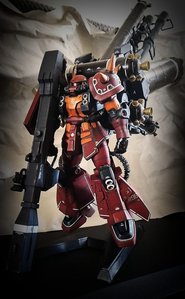 リビングデッド師団の最後の切り札、リユースサイコデバイスを搭載した兎に角これでもかという程の武装マシマシの鬼の様な機体ですね。イオ・フレミング少尉をコテンパンのフルボッコにして真っ裸で拷問を受けさせる程の破壊力を携えたサイコマシンです。強くないわけがないですね(笑)本作も鬼の様なパーツ数と武器、武器、武器のお祭りみたいなキットでしたね。良い意味として二度と作りたくないです苦笑といいつつもMGラストセッションverとHGも最近購入してますので、そう遠くならないうちに制作したいと思ってます。