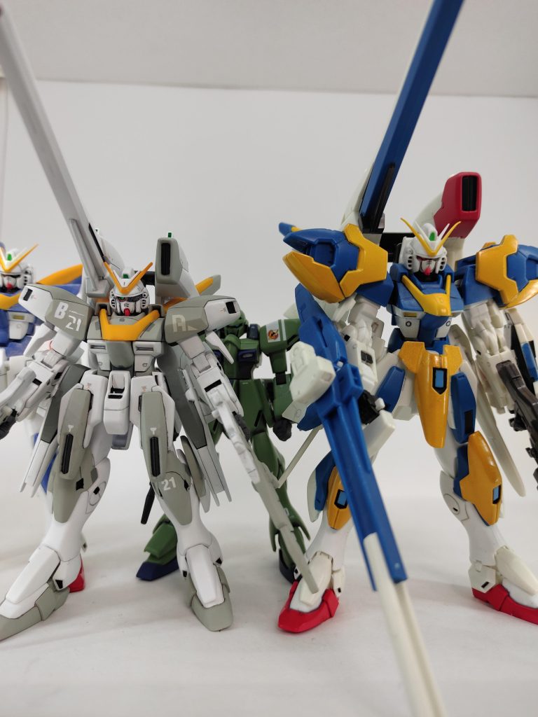 robot魂のV2ガンダムはデカい。比べるとヒーローチックですね。