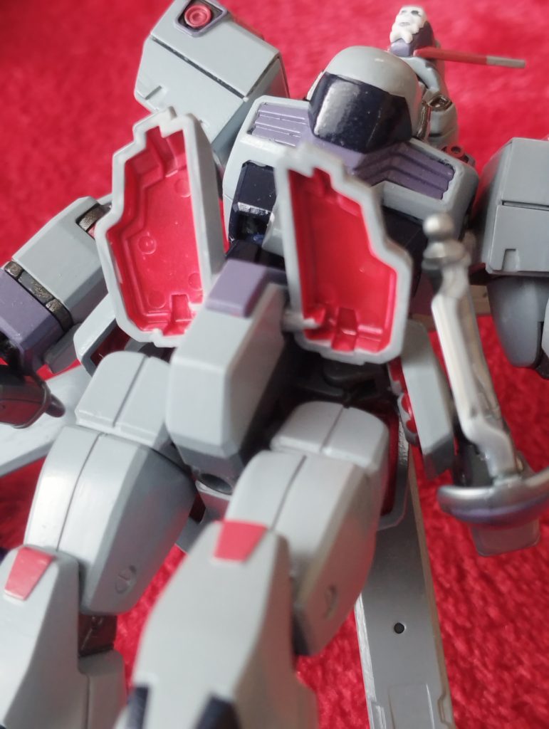 関節とスカートや肩アーマーの内側をメタリックレッドで塗りました。X3オマージュのつもり。X1はどうだったけかな…忘れた！