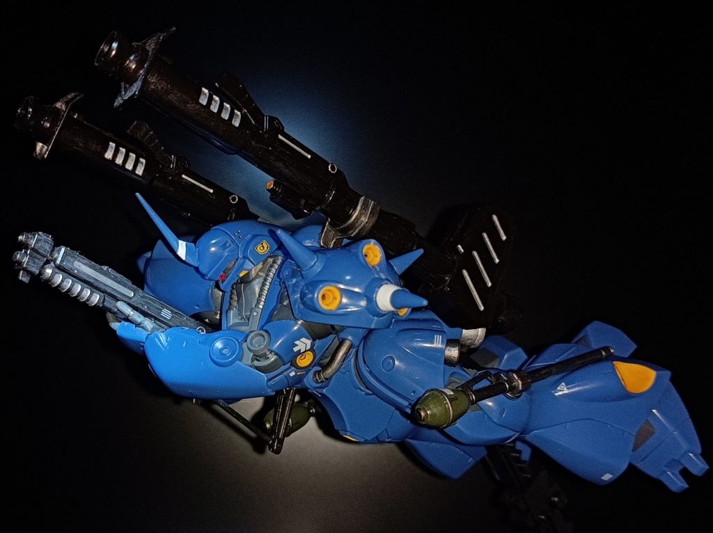 夜間の出撃をイメージしてスポットライトっぽい照明で撮影しました