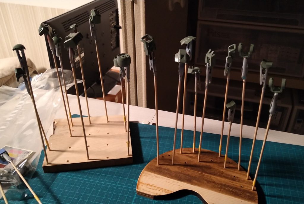 遠目でみるといい感じなのですが三度塗りしてもうまく隠蔽しない、次の筆塗りはサフをしてからにしよう