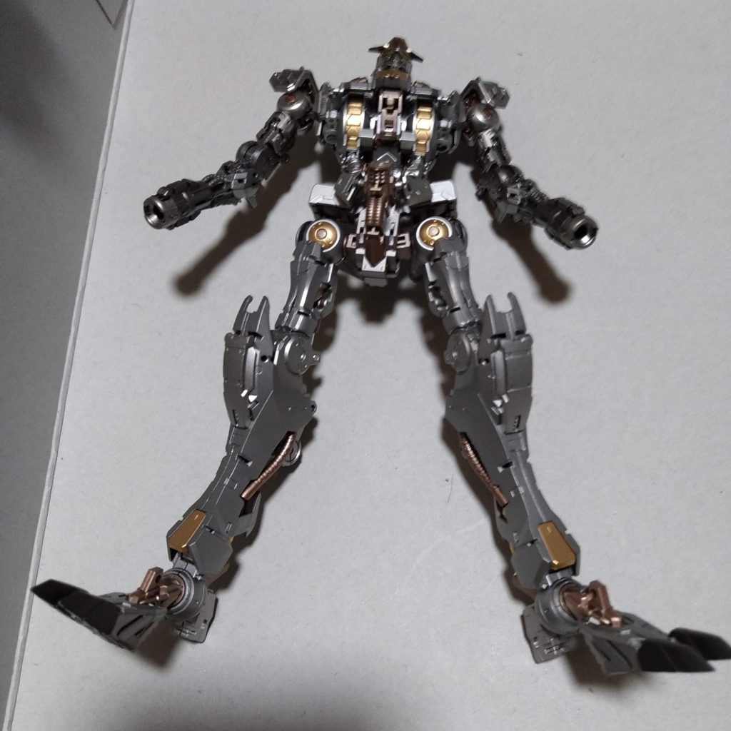 フレームはクレオスのスーパーアイアン、チタン、カッパー等でいろいろパーツ毎に塗り分けています。